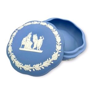 💲SALE💲 Wedgwood Jasperware Blue Scalloped Edge Covered Dish